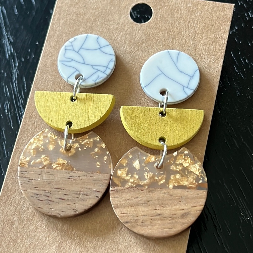 Wood and acrylic dangling earrings-NWT